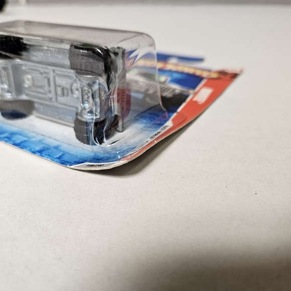 Hot Wheels Hummer H2 Toy Car - Black and Green 2010 - Picture 3 of 5